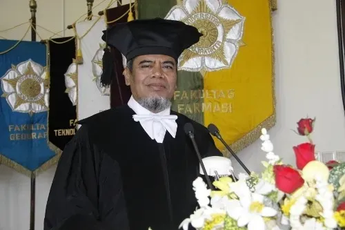 Prof. Dr. Kuswandi., S. U., M. Phill., Apt